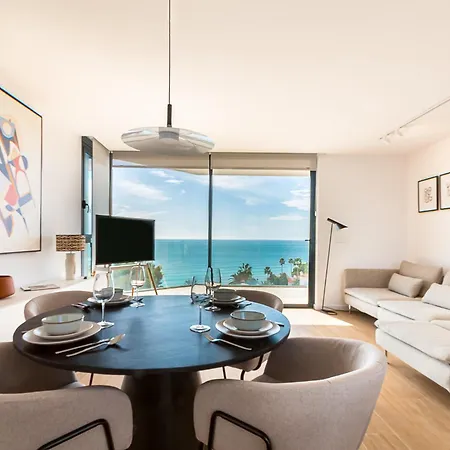 Moderno Frente Al Mar Lighthouse *